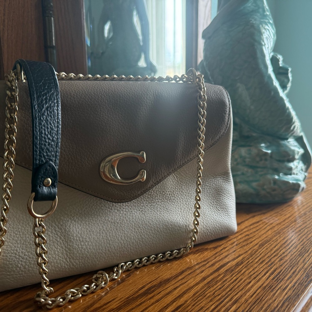Coach Black and Cream Leather Shoulder Bag